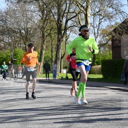 12.04.2026 - 45. Internationalen Wilhelmsburger Insellauf J. Mangold http://msf.ph/oto/9465204 12.04.2026 10:57:00 Ziel 2912, 2913, 4927, 2791, 2067, 4321, 2744, 5508, 4388, 2579, 2458, 5845, 5844, 5701, 5701, 4368, 4368, 2441, 5243 meine-sportfotos.de