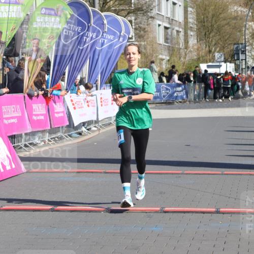 12.04.2026 - 45. Internationalen Wilhelmsburger Insellauf Strokosch-Dieckow http://msf.ph/oto/9465216 12.04.2026 10:57:41 Ziel 5701 meine-sportfotos.de