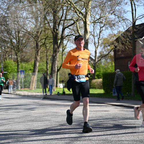 12.04.2026 - 45. Internationalen Wilhelmsburger Insellauf J. Mangold http://msf.ph/oto/9465218 12.04.2026 10:57:01 Ziel 2912, 2913, 4927, 2791, 2067, 4321, 2744, 5508, 4388, 2579, 2458, 5845, 5844, 5701, 4368, 2441, 5243, 3798 meine-sportfotos.de