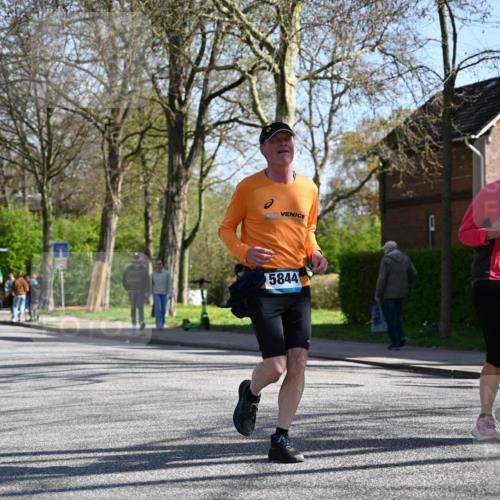 12.04.2026 - 45. Internationalen Wilhelmsburger Insellauf J. Mangold http://msf.ph/oto/9465219 12.04.2026 10:57:01 Ziel 2912, 2913, 4927, 2791, 2067, 4321, 2744, 5508, 4388, 2579, 2458, 5845, 5844, 5701, 4368, 2441, 5243, 3798 meine-sportfotos.de