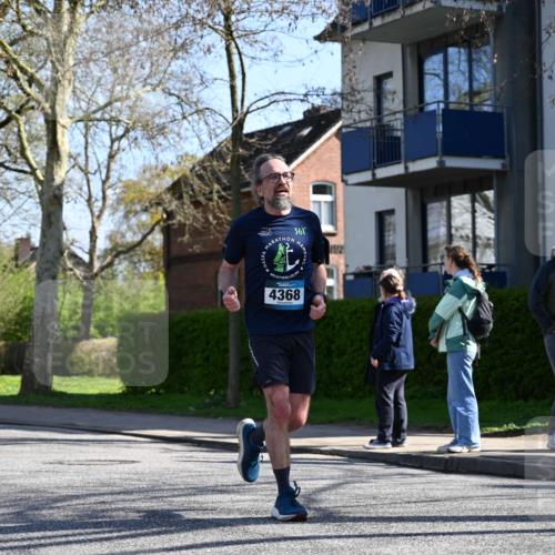 12.04.2026 - 45. Internationalen Wilhelmsburger Insellauf J. Mangold http://msf.ph/oto/9465231 12.04.2026 10:57:22 Ziel 5701, 4368, 2441, 5243, 3798, 2861, 2861, 3340, 2847, 4339, 3179, 3753, 4947, 3754, 5362, 4157, 2164, 4120, 2283, 2228, 4396 meine-sportfotos.de