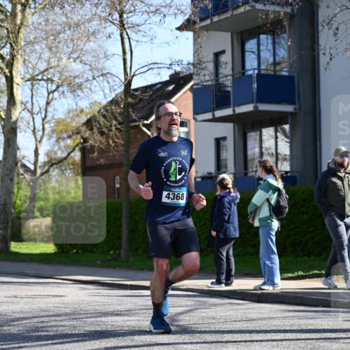 12.04.2026 - 45. Internationalen Wilhelmsburger Insellauf J. Mangold http://msf.ph/oto/9465234 12.04.2026 10:57:22 Ziel 5701, 4368, 2441, 5243, 3798, 2861, 2861, 3340, 2847, 4339, 3179, 3753, 4947, 3754, 5362, 4157, 2164, 4120, 2283, 2228, 4396 meine-sportfotos.de