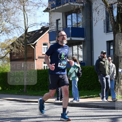 12.04.2026 - 45. Internationalen Wilhelmsburger Insellauf J. Mangold http://msf.ph/oto/9465240 12.04.2026 10:57:23 Ziel 5701, 4368, 2441, 5243, 3798, 2861, 3340, 3340, 2847, 4339, 3179, 3753, 4947, 3754, 5362, 4157, 2164, 4120, 2283, 2228, 4396 meine-sportfotos.de