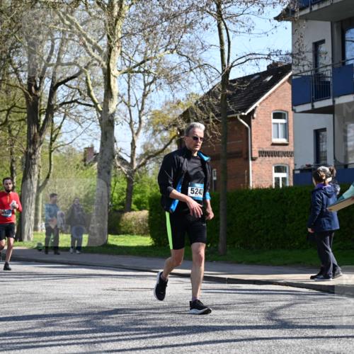 12.04.2026 - 45. Internationalen Wilhelmsburger Insellauf J. Mangold http://msf.ph/oto/9465245 12.04.2026 10:57:27 Ziel 4368, 2441, 5243, 3798, 2861, 3340, 2847, 4339, 3179, 3753, 4947, 3753, 4947, 3754, 5362, 4157, 2164, 4120, 2283, 2228, 4396 meine-sportfotos.de