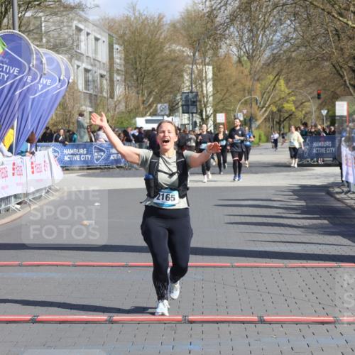 12.04.2026 - 45. Internationalen Wilhelmsburger Insellauf Strokosch-Dieckow http://msf.ph/oto/9465279 12.04.2026 11:15:25 Ziel 2165 meine-sportfotos.de