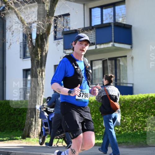12.04.2026 - 45. Internationalen Wilhelmsburger Insellauf J. Mangold http://msf.ph/oto/9465306 12.04.2026 10:57:37 Ziel 4368, 2441, 5243, 3798, 2861, 3340, 2847, 2847, 4339, 3179, 3753, 4947, 3754, 5362, 4157, 2164, 4120, 2283, 2228, 4396, 3997, 2818, 3257, 2499, 2194, 2900, 3260 meine-sportfotos.de