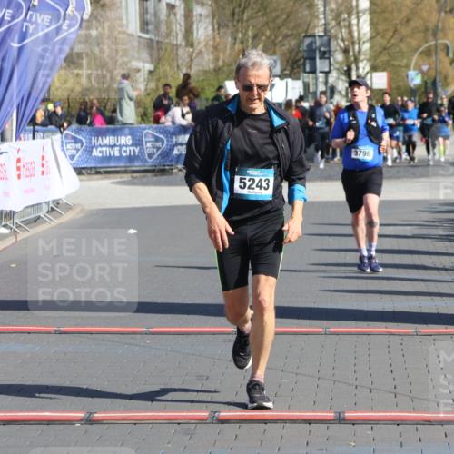 12.04.2026 - 45. Internationalen Wilhelmsburger Insellauf Strokosch-Dieckow http://msf.ph/oto/9465310 12.04.2026 10:58:01 Ziel 2441, 5243, 3798 meine-sportfotos.de