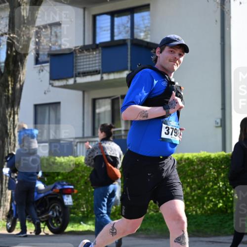 12.04.2026 - 45. Internationalen Wilhelmsburger Insellauf J. Mangold http://msf.ph/oto/9465311 12.04.2026 10:57:37 Ziel 4368, 2441, 5243, 3798, 2861, 3340, 2847, 2847, 4339, 3179, 3753, 4947, 3754, 5362, 4157, 2164, 4120, 2283, 2228, 4396, 3997, 2818, 3257, 2499, 2194, 2900, 3260 meine-sportfotos.de