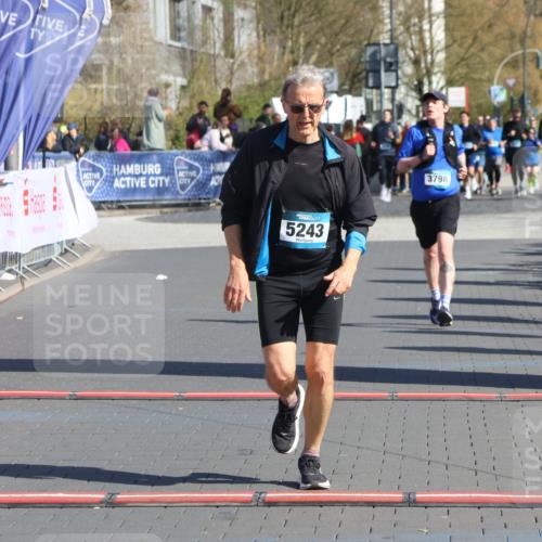 12.04.2026 - 45. Internationalen Wilhelmsburger Insellauf Strokosch-Dieckow http://msf.ph/oto/9465317 12.04.2026 10:58:02 Ziel 2441, 5243, 3798 meine-sportfotos.de