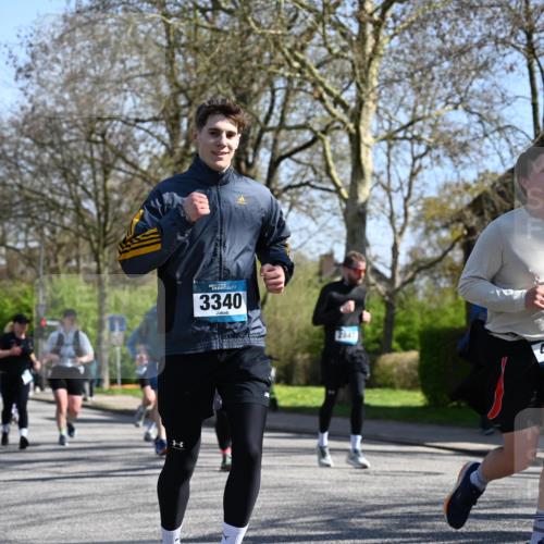 12.04.2026 - 45. Internationalen Wilhelmsburger Insellauf J. Mangold http://msf.ph/oto/9465355 12.04.2026 10:57:46 Ziel 5243, 3798, 2861, 3340, 2847, 4339, 3179, 3753, 4947, 3754, 5362, 4157, 2164, 4120, 2283, 2228, 4396, 3997, 2818, 3257, 2499, 2194, 2194, 2900, 3260, 3568, 4352, 4215, 4394, 3665 meine-sportfotos.de