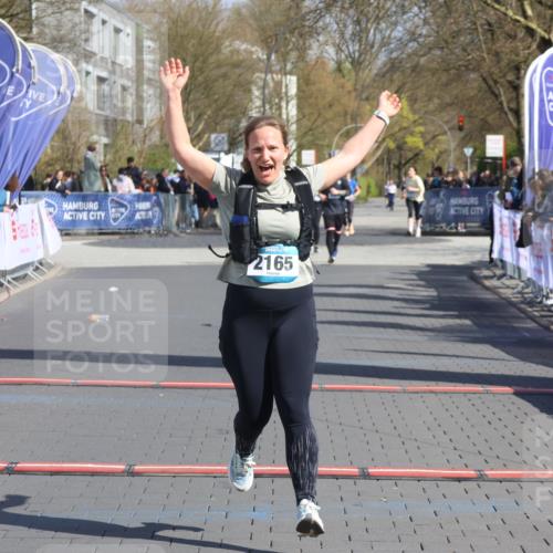 12.04.2026 - 45. Internationalen Wilhelmsburger Insellauf Strokosch-Dieckow http://msf.ph/oto/9465361 12.04.2026 11:15:26 Ziel 2165 meine-sportfotos.de