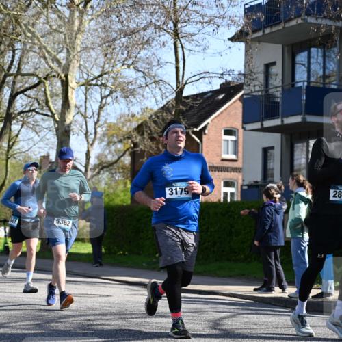 12.04.2026 - 45. Internationalen Wilhelmsburger Insellauf J. Mangold http://msf.ph/oto/9465375 12.04.2026 10:57:48 Ziel 3798, 2861, 3340, 2847, 4339, 3179, 3753, 4947, 3754, 5362, 4157, 2164, 4120, 2283, 2228, 4396, 3997, 2818, 3257, 2499, 2194, 2900, 2900, 3260, 3568, 4352, 4215, 4394, 3665 meine-sportfotos.de