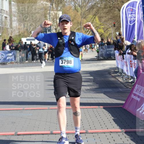 12.04.2026 - 45. Internationalen Wilhelmsburger Insellauf Strokosch-Dieckow http://msf.ph/oto/9465378 12.04.2026 10:58:06 Ziel 3798 meine-sportfotos.de