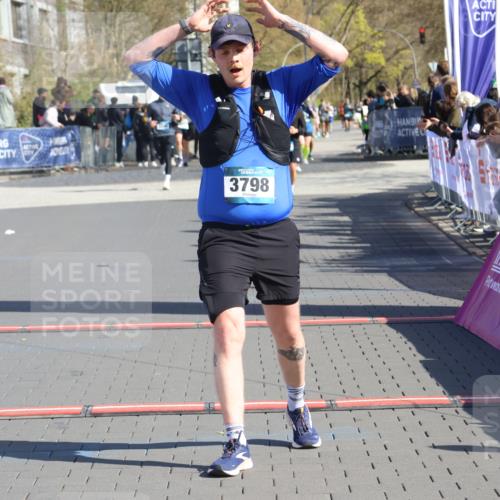 12.04.2026 - 45. Internationalen Wilhelmsburger Insellauf Strokosch-Dieckow http://msf.ph/oto/9465390 12.04.2026 10:58:07 Ziel 3798 meine-sportfotos.de