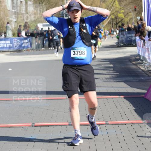 12.04.2026 - 45. Internationalen Wilhelmsburger Insellauf Strokosch-Dieckow http://msf.ph/oto/9465399 12.04.2026 10:58:07 Ziel 3798 meine-sportfotos.de