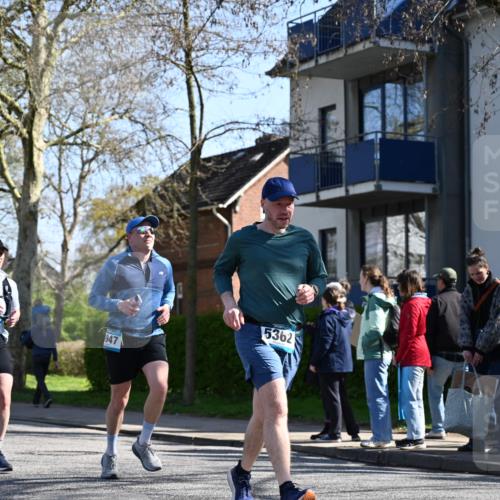 12.04.2026 - 45. Internationalen Wilhelmsburger Insellauf J. Mangold http://msf.ph/oto/9465400 12.04.2026 10:57:49 Ziel 3798, 2861, 3340, 2847, 4339, 3179, 3753, 4947, 3754, 5362, 4157, 2164, 4120, 2283, 2228, 4396, 3997, 2818, 3257, 2499, 2194, 2900, 3260, 3260, 3568, 4352, 4215, 4394, 3665 meine-sportfotos.de