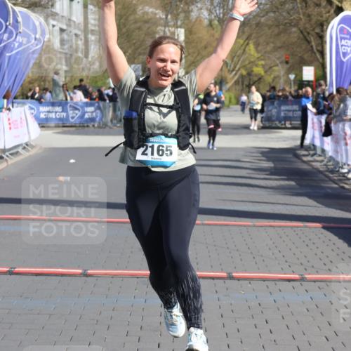 12.04.2026 - 45. Internationalen Wilhelmsburger Insellauf Strokosch-Dieckow http://msf.ph/oto/9465406 12.04.2026 11:15:27 Ziel 2165 meine-sportfotos.de