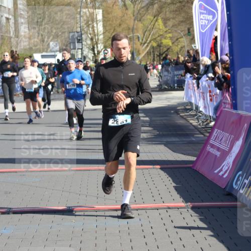 12.04.2026 - 45. Internationalen Wilhelmsburger Insellauf Strokosch-Dieckow http://msf.ph/oto/9465410 12.04.2026 10:58:14 Ziel 2861, 3340, 2847, 4339, 3179 meine-sportfotos.de