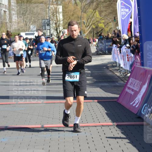 12.04.2026 - 45. Internationalen Wilhelmsburger Insellauf Strokosch-Dieckow http://msf.ph/oto/9465415 12.04.2026 10:58:15 Ziel 2861, 3340, 2847, 4339, 3179, 3753, 4947 meine-sportfotos.de