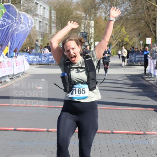 12.04.2026 - 45. Internationalen Wilhelmsburger Insellauf Strokosch-Dieckow http://msf.ph/oto/9465422 12.04.2026 11:15:27 Ziel 2165 meine-sportfotos.de