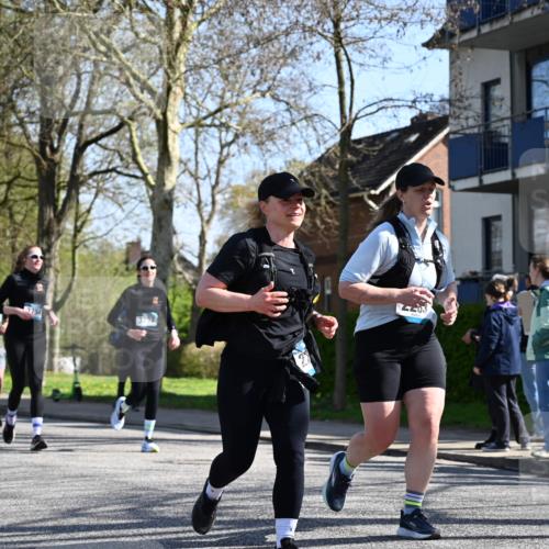 12.04.2026 - 45. Internationalen Wilhelmsburger Insellauf J. Mangold http://msf.ph/oto/9465424 12.04.2026 10:57:51 Ziel 2861, 3340, 2847, 4339, 3179, 3753, 4947, 3754, 5362, 4157, 2164, 4120, 2283, 2228, 4396, 3997, 2818, 3257, 2499, 2194, 2900, 3260, 3568, 3568, 4352, 4215, 4394, 3665, 3968 meine-sportfotos.de
