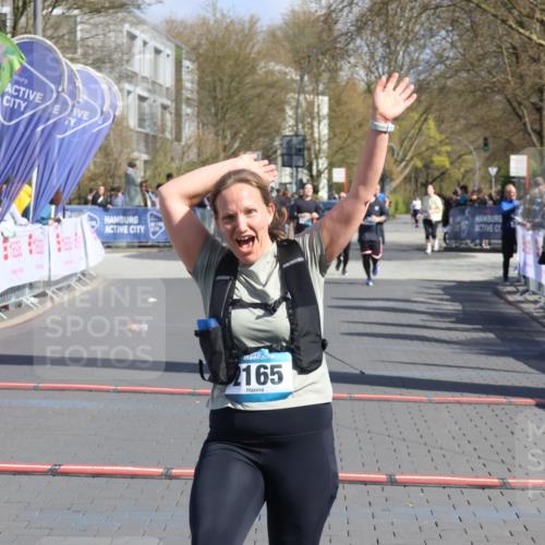 12.04.2026 - 45. Internationalen Wilhelmsburger Insellauf Strokosch-Dieckow http://msf.ph/oto/9465426 12.04.2026 11:15:27 Ziel 2165 meine-sportfotos.de