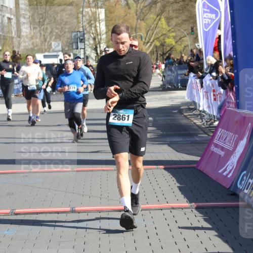 12.04.2026 - 45. Internationalen Wilhelmsburger Insellauf Strokosch-Dieckow http://msf.ph/oto/9465433 12.04.2026 10:58:15 Ziel 2861, 3340, 2847, 4339, 3179, 3753, 4947 meine-sportfotos.de