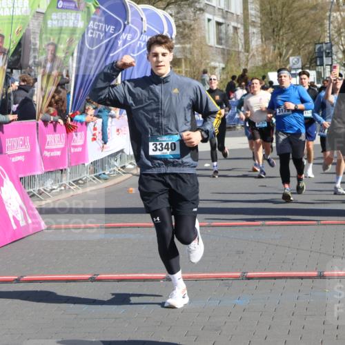 12.04.2026 - 45. Internationalen Wilhelmsburger Insellauf Strokosch-Dieckow http://msf.ph/oto/9465436 12.04.2026 10:58:16 Ziel 2861, 3340, 2847, 4339, 3179, 3753, 4947 meine-sportfotos.de