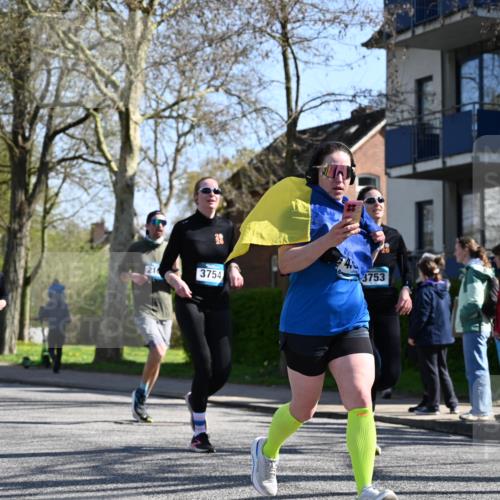 12.04.2026 - 45. Internationalen Wilhelmsburger Insellauf J. Mangold http://msf.ph/oto/9465447 12.04.2026 10:57:52 Ziel 2861, 3340, 2847, 4339, 3179, 3753, 4947, 3754, 5362, 4157, 2164, 4120, 2283, 2228, 4396, 3997, 2818, 3257, 2499, 2194, 2900, 3260, 3568, 4352, 4352, 4215, 4394, 3665, 3968 meine-sportfotos.de
