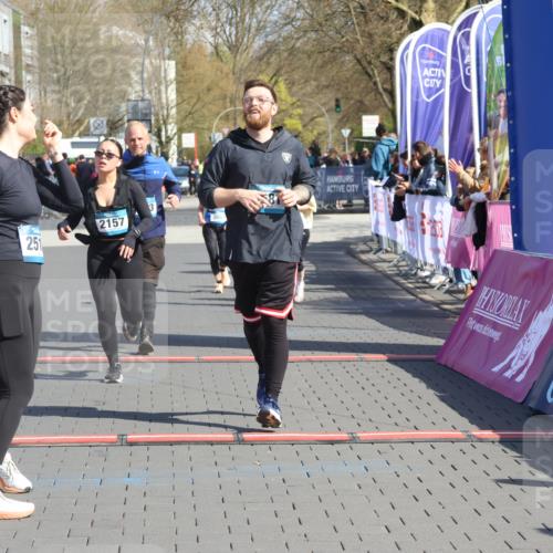 12.04.2026 - 45. Internationalen Wilhelmsburger Insellauf Strokosch-Dieckow http://msf.ph/oto/9465479 12.04.2026 11:15:36 Ziel 2510, 3681, 2157, 2993, 2137 meine-sportfotos.de