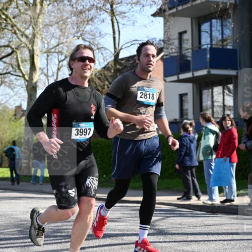12.04.2026 - 45. Internationalen Wilhelmsburger Insellauf J. Mangold http://msf.ph/oto/9465488 12.04.2026 10:57:59 Ziel 2861, 3340, 2847, 4339, 3179, 3753, 4947, 3754, 5362, 4157, 2164, 4120, 2283, 2228, 4396, 3997, 2818, 3257, 2499, 2194, 2900, 3260, 3568, 4352, 4215, 4394, 3665, 3968, 4577, 5703, 3142, 5468, 3140, 4071, 2553 meine-sportfotos.de