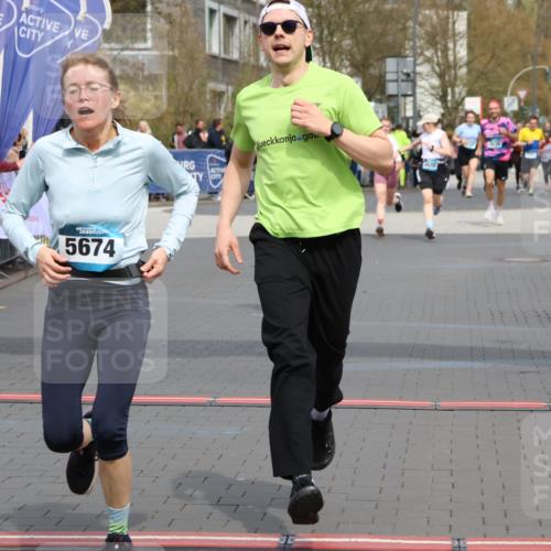 12.04.2026 - 45. Internationalen Wilhelmsburger Insellauf Strokosch-Dieckow http://msf.ph/oto/9465511 12.04.2026 13:13:05 Ziel 5855, 2280, 3441, 5674, 4841, 2275 meine-sportfotos.de