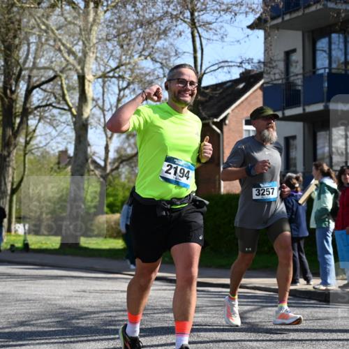 12.04.2026 - 45. Internationalen Wilhelmsburger Insellauf J. Mangold http://msf.ph/oto/9465529 12.04.2026 10:58:06 Ziel 3754, 5362, 4157, 2164, 4120, 2283, 2228, 4396, 3997, 2818, 3257, 2499, 2194, 2900, 3260, 3568, 4352, 4215, 4394, 4394, 3665, 3968, 4577, 5703, 3142, 5468, 5703, 3142, 5468, 3140, 4071, 2553 meine-sportfotos.de