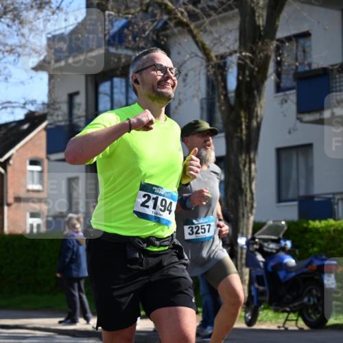 12.04.2026 - 45. Internationalen Wilhelmsburger Insellauf J. Mangold http://msf.ph/oto/9465543 12.04.2026 10:58:07 Ziel 4120, 2283, 2228, 4396, 3997, 2818, 3257, 2499, 2194, 2900, 3260, 3568, 4352, 4215, 4394, 3665, 3968, 4577, 5703, 3142, 5468, 3140, 3140, 4071, 2553, 2989 meine-sportfotos.de