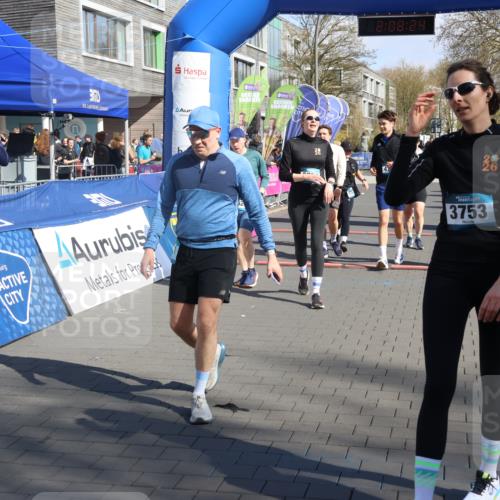 12.04.2026 - 45. Internationalen Wilhelmsburger Insellauf Strokosch-Dieckow http://msf.ph/oto/9465551 12.04.2026 10:58:22 Ziel 4339, 3179, 3753, 4947, 3754, 5362, 4157, 2164, 4120, 2283, 2228, 4396 meine-sportfotos.de