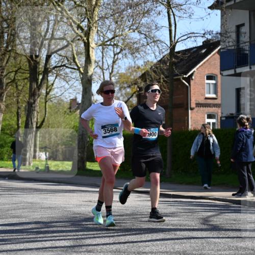 12.04.2026 - 45. Internationalen Wilhelmsburger Insellauf J. Mangold http://msf.ph/oto/9465556 12.04.2026 10:58:09 Ziel 4396, 3997, 2818, 3257, 2499, 2194, 2900, 3260, 3568, 4352, 4215, 4394, 3665, 3968, 4577, 5703, 3142, 5468, 3140, 4071, 2553, 2989, 3825, 5615, 3150 meine-sportfotos.de