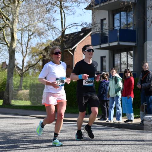 12.04.2026 - 45. Internationalen Wilhelmsburger Insellauf J. Mangold http://msf.ph/oto/9465566 12.04.2026 10:58:09 Ziel 4396, 3997, 2818, 3257, 2499, 2194, 2900, 3260, 3568, 4352, 4215, 4394, 3665, 3968, 4577, 5703, 3142, 5468, 3140, 4071, 2553, 2989, 3825, 5615, 3150 meine-sportfotos.de