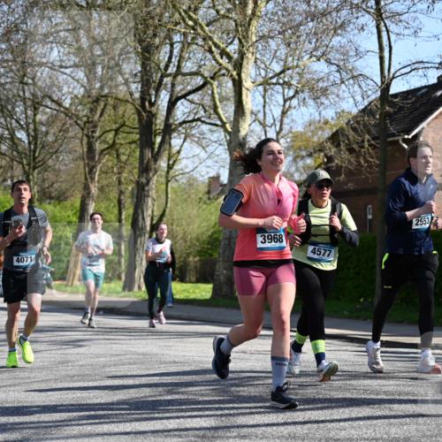 12.04.2026 - 45. Internationalen Wilhelmsburger Insellauf J. Mangold http://msf.ph/oto/9465599 12.04.2026 10:58:28 Ziel 3568, 4352, 4215, 4394, 3665, 3968, 4577, 5703, 3142, 5468, 3140, 4071, 2553, 2989, 3825, 5615, 3150, 2269 meine-sportfotos.de