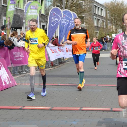 12.04.2026 - 45. Internationalen Wilhelmsburger Insellauf Strokosch-Dieckow http://msf.ph/oto/9465613 12.04.2026 13:13:01 Ziel 5750, 5855, 2280, 3441, 5674, 4841 meine-sportfotos.de