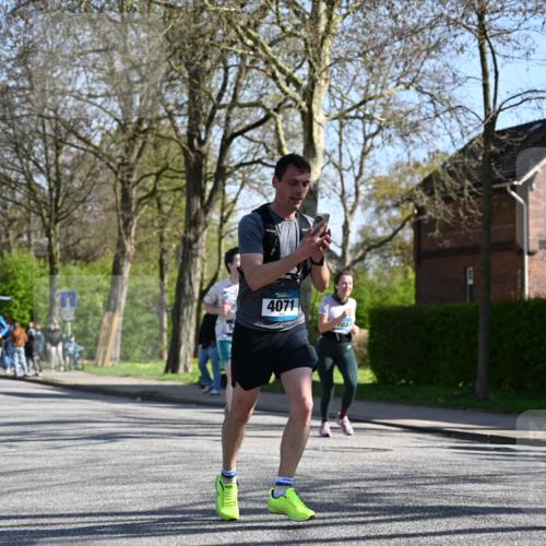 12.04.2026 - 45. Internationalen Wilhelmsburger Insellauf J. Mangold http://msf.ph/oto/9465617 12.04.2026 10:58:30 Ziel 4215, 4394, 3665, 3968, 4577, 5703, 3142, 5468, 3140, 4071, 2553, 2989, 3825, 5615, 3150, 2269, 5366 meine-sportfotos.de