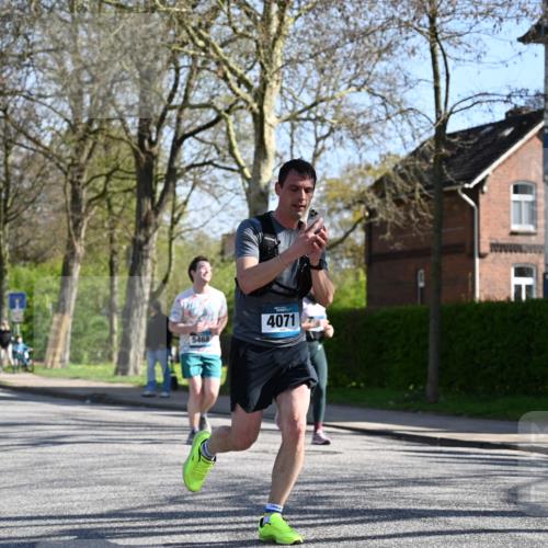 12.04.2026 - 45. Internationalen Wilhelmsburger Insellauf J. Mangold http://msf.ph/oto/9465622 12.04.2026 10:58:30 Ziel 4215, 4394, 3665, 3968, 4577, 5703, 3142, 5468, 3140, 4071, 2553, 2989, 3825, 5615, 3150, 2269, 5366 meine-sportfotos.de