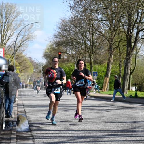 12.04.2026 - 45. Internationalen Wilhelmsburger Insellauf J. Mangold http://msf.ph/oto/9465630 12.04.2026 10:58:31 Ziel 4394, 3665, 3968, 4577, 5703, 3142, 5468, 3140, 4071, 2553, 2989, 2989, 3825, 5615, 3150, 2269, 5366, 3044, 3045 meine-sportfotos.de