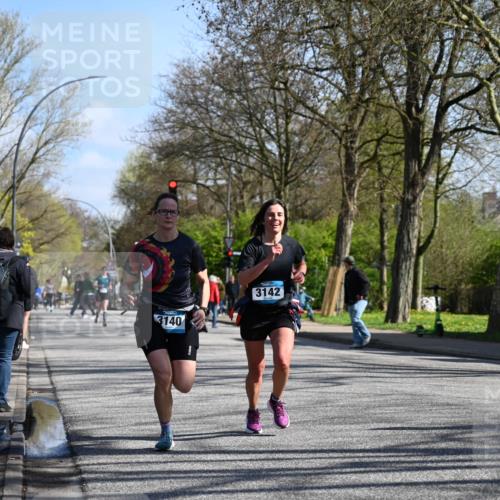 12.04.2026 - 45. Internationalen Wilhelmsburger Insellauf J. Mangold http://msf.ph/oto/9465636 12.04.2026 10:58:31 Ziel 4394, 3665, 3968, 4577, 5703, 3142, 5468, 3140, 4071, 2553, 2989, 2989, 3825, 5615, 3150, 2269, 5366, 3044, 3045 meine-sportfotos.de