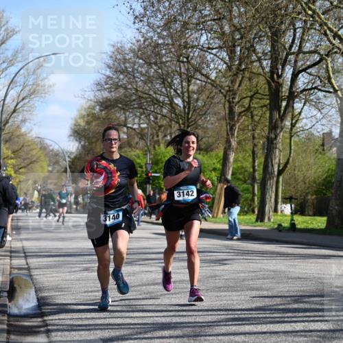 12.04.2026 - 45. Internationalen Wilhelmsburger Insellauf J. Mangold http://msf.ph/oto/9465637 12.04.2026 10:58:32 Ziel 3665, 3968, 4577, 5703, 3142, 5468, 3140, 4071, 2553, 2989, 3825, 5615, 3150, 2269, 5366, 3044, 3045 meine-sportfotos.de