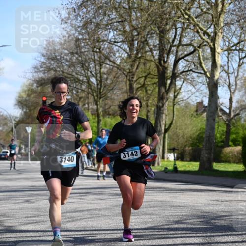 12.04.2026 - 45. Internationalen Wilhelmsburger Insellauf J. Mangold http://msf.ph/oto/9465646 12.04.2026 10:58:32 Ziel 3665, 3968, 4577, 5703, 3142, 5468, 3140, 4071, 2553, 2989, 3825, 5615, 3150, 2269, 5366, 3044, 3045 meine-sportfotos.de