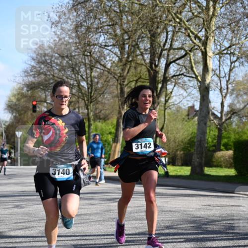 12.04.2026 - 45. Internationalen Wilhelmsburger Insellauf J. Mangold http://msf.ph/oto/9465649 12.04.2026 10:58:32 Ziel 3665, 3968, 4577, 5703, 3142, 5468, 3140, 4071, 2553, 2989, 3825, 5615, 3150, 2269, 5366, 3044, 3045 meine-sportfotos.de