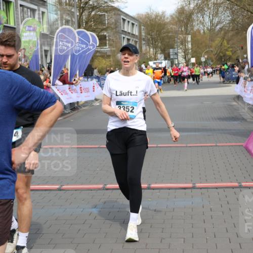 12.04.2026 - 45. Internationalen Wilhelmsburger Insellauf Strokosch-Dieckow http://msf.ph/oto/9465653 12.04.2026 13:12:53 Ziel 3914, 2545, 3352, 3348 meine-sportfotos.de
