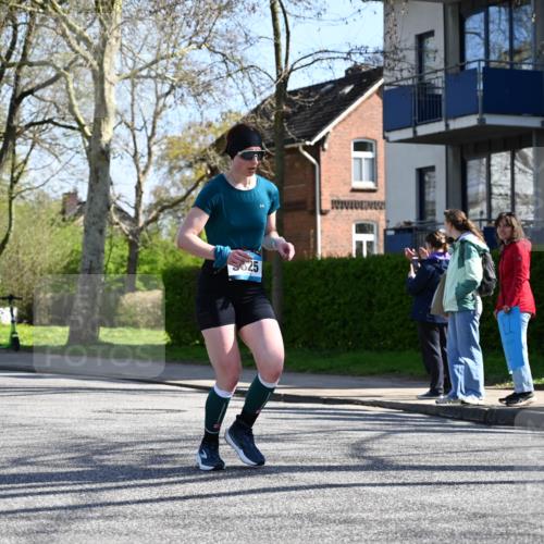 12.04.2026 - 45. Internationalen Wilhelmsburger Insellauf J. Mangold http://msf.ph/oto/9465671 12.04.2026 10:58:43 Ziel 5703, 3142, 5468, 3140, 4071, 2553, 2989, 3825, 5615, 3150, 2269, 5366, 3044, 3045, 3044, 3045, 3582, 4896, 2308 meine-sportfotos.de