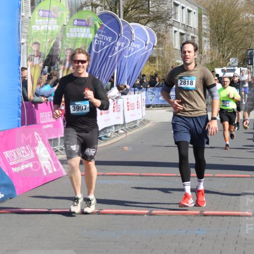 12.04.2026 - 45. Internationalen Wilhelmsburger Insellauf Strokosch-Dieckow http://msf.ph/oto/9465675 12.04.2026 10:58:34 Ziel 3997, 2818, 3257, 2499, 2194 meine-sportfotos.de
