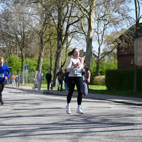 12.04.2026 - 45. Internationalen Wilhelmsburger Insellauf J. Mangold http://msf.ph/oto/9465697 12.04.2026 10:58:51 Ziel 2989, 3825, 5615, 3150, 2269, 5366, 3044, 3045, 3582, 4896, 2308 meine-sportfotos.de